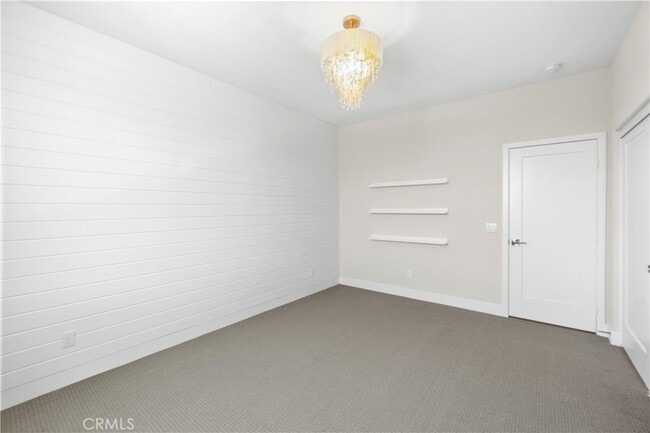 Building Photo - 156 Chorus