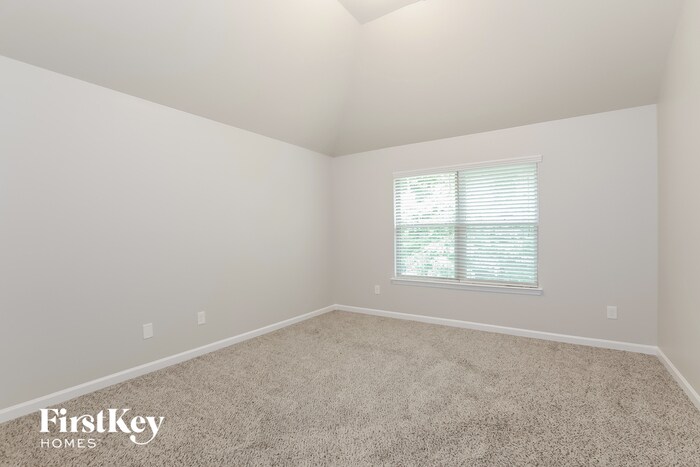 Building Photo - 394 Plymstock Dr
