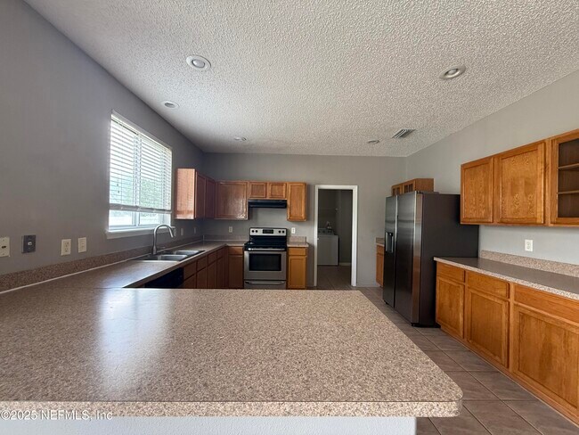 Building Photo - 404 Monet Ave