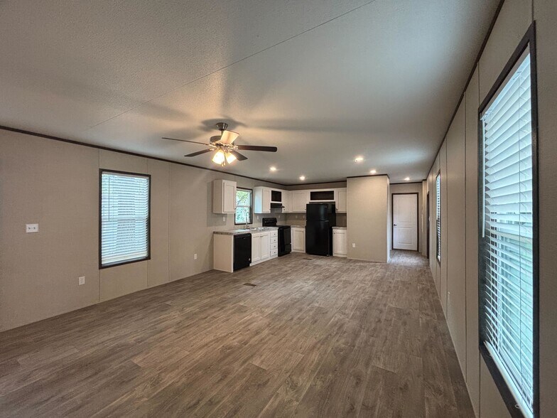 Building Photo - 127 Peggy St