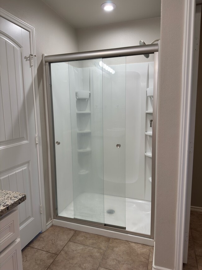 Building Photo - 6905 Baron Dr
