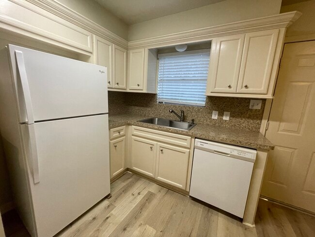 Building Photo - 14745 Liberty St