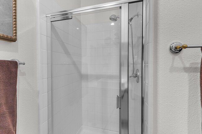 Building Photo - 35 Calle La Reina