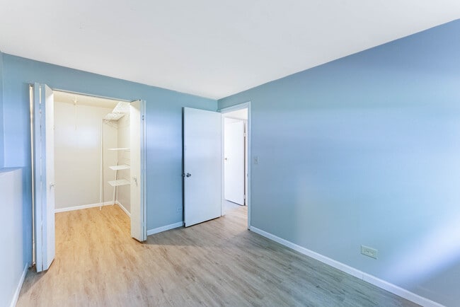 Building Photo - 121 S Orchard Dr
