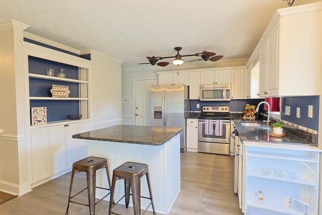 Building Photo - 621 Spy Glass Dr