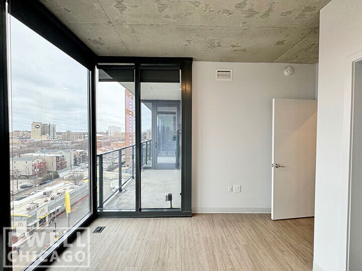 Building Photo - 4539 N Sheridan Rd