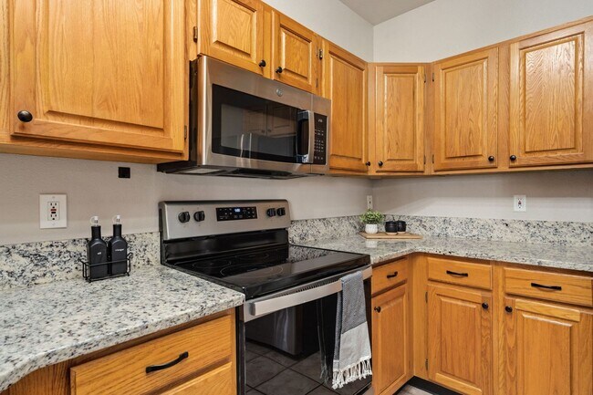 Building Photo - Students Welcome! 3 Bed, 2 Bath Condo in Rockbridge, SE Fort Collins