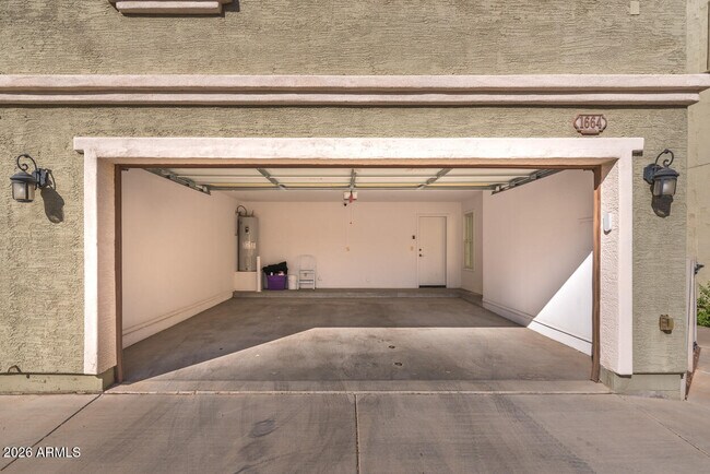 Building Photo - 1664 E Bridgeport Pkwy