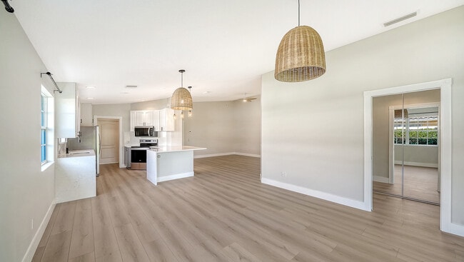 Building Photo - 5533 Avellino Pl