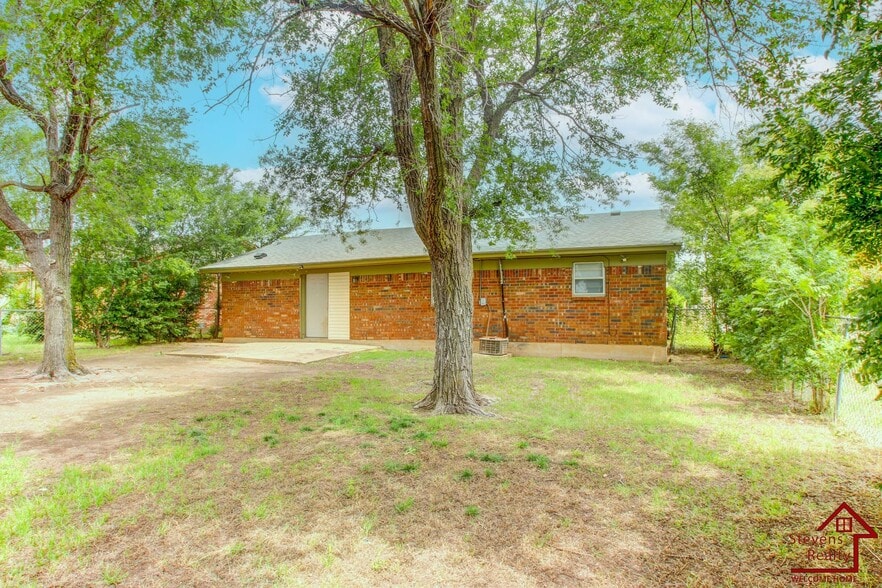 Building Photo - 4910 NW Pollard Ave