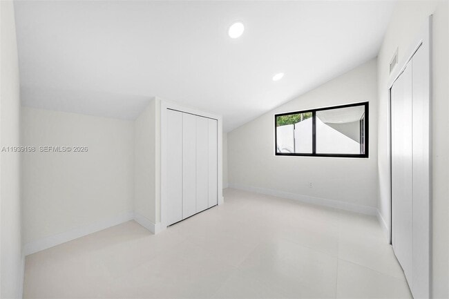 Building Photo - 7540 Los Pinos Blvd