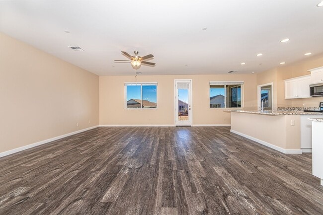 Building Photo - 1578 Chateau Dr