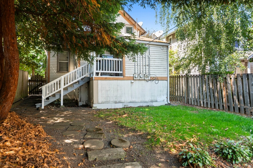 Back Yard - 3411 Lombard Ave