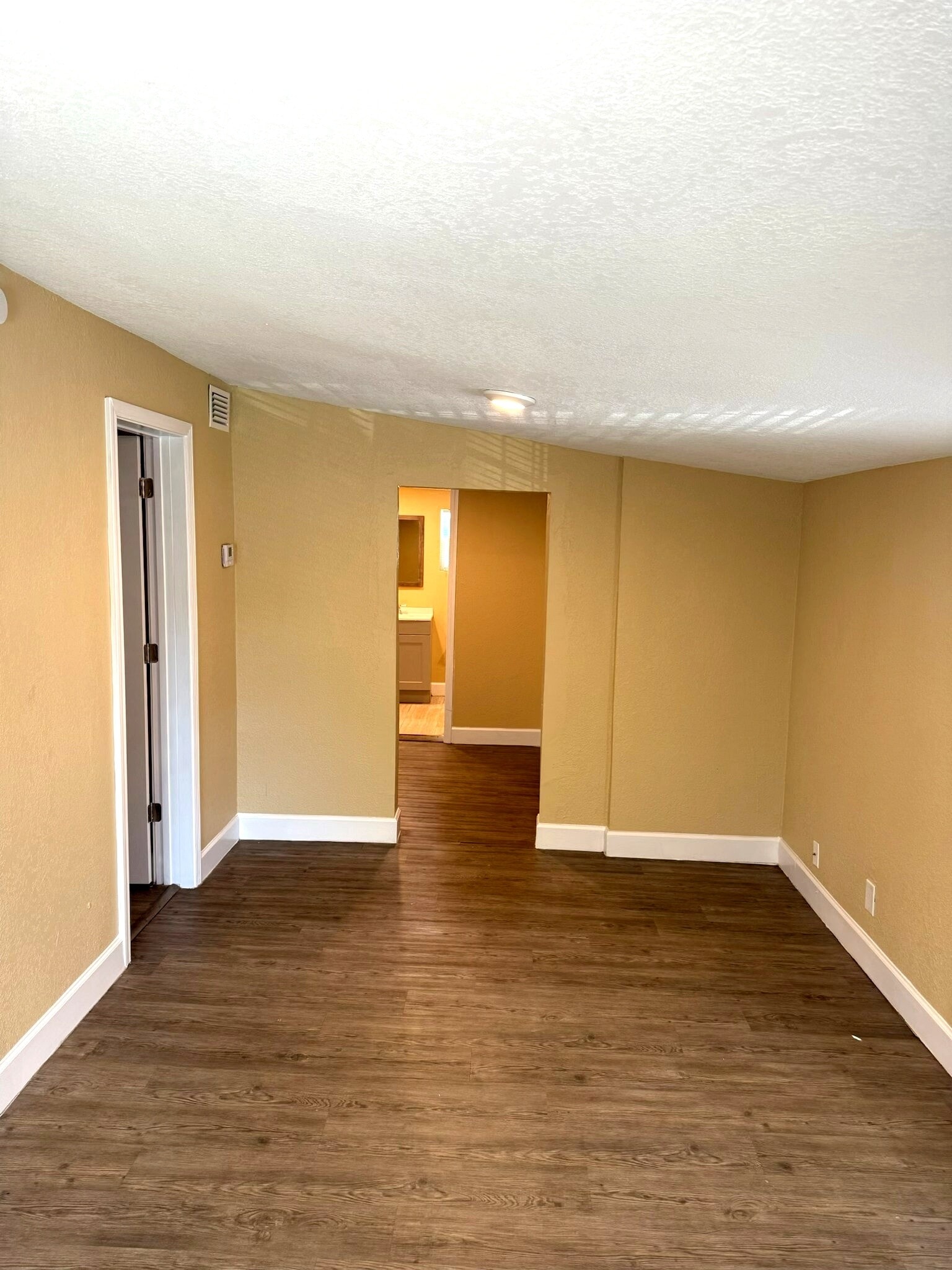 Building Photo - 803 Rushing St