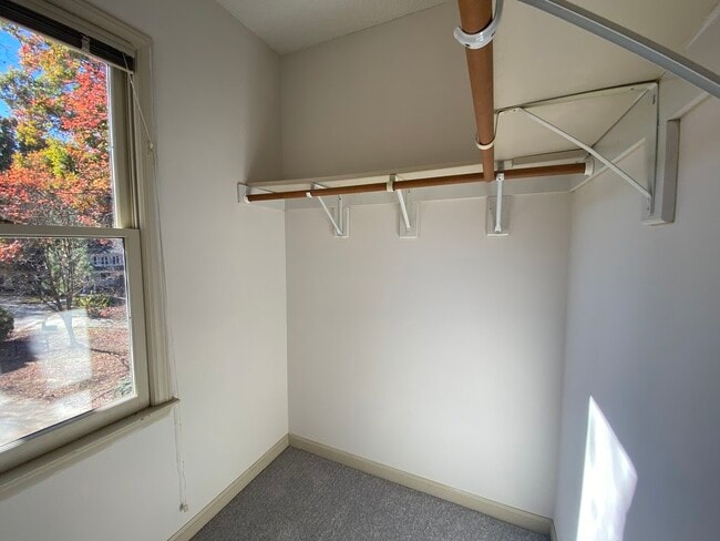 Building Photo - 118 W Skyhawk Dr