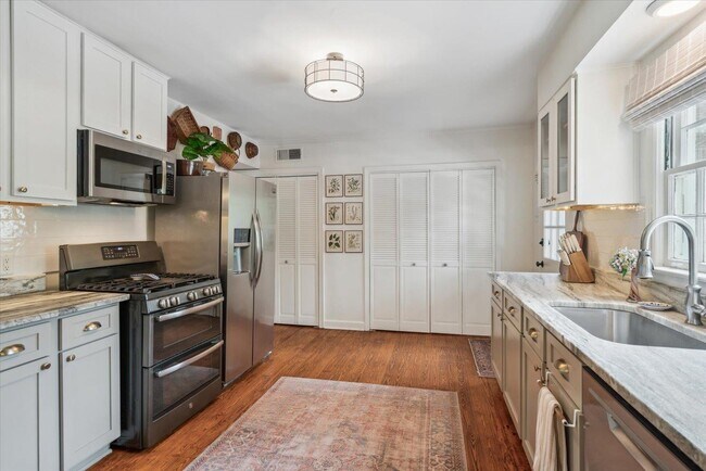 Building Photo - 181 Wallace Rd