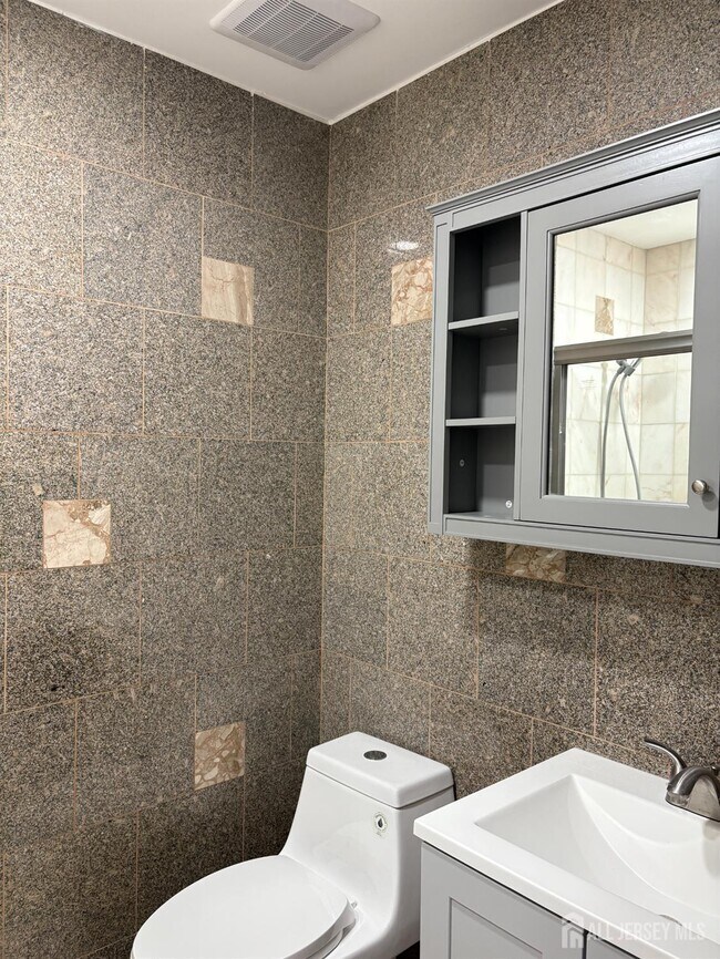 Building Photo - 1209 Edison Glen Terrace