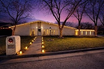 Building Photo - 2000 SE 10th St