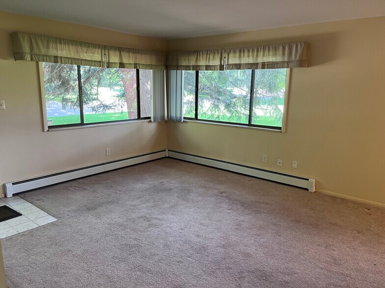 Building Photo - 2600 Parklake Ct