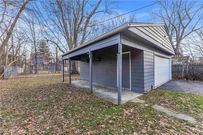 Building Photo - 961 Montford Rd