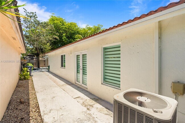 Building Photo - 8842 SW 215th Ln
