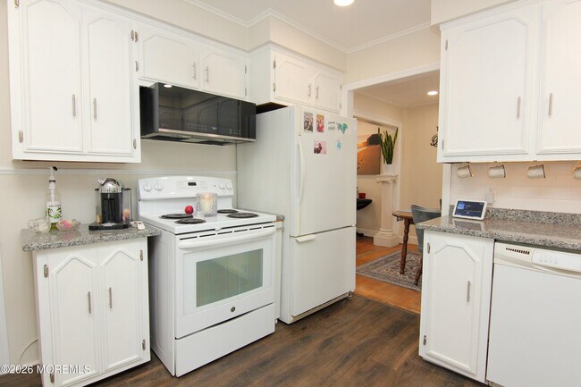 Building Photo - 240 7th Ave