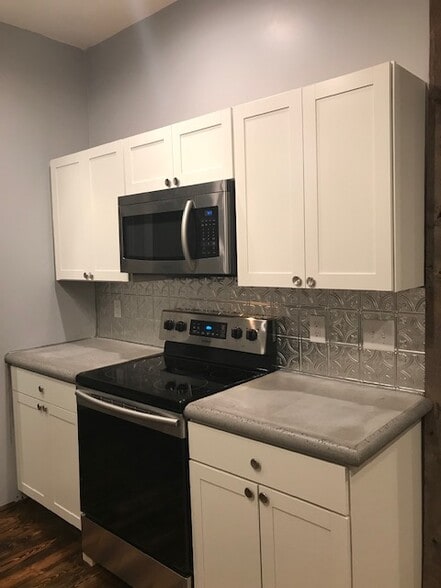 Building Photo - 918 South Westnedge Avenue