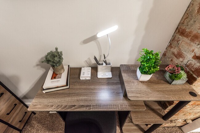 Building Photo - Urban Elegance in the Heart of the South Side