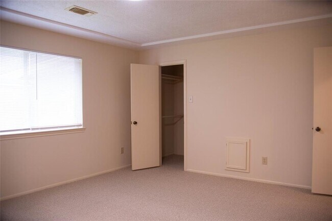 Building Photo - 13214 Ensley Wood Dr