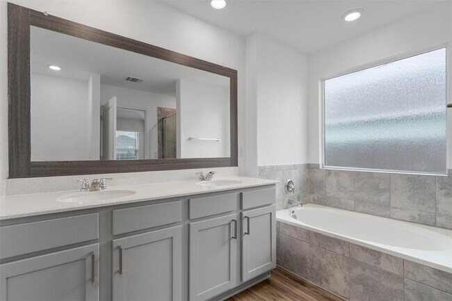 Building Photo - 245 Salt Springs Rd