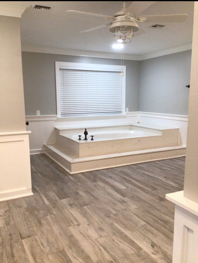 Building Photo - 15447 Avenue C