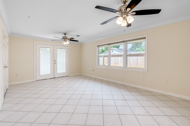 Building Photo - 4025 Silverwood Dr
