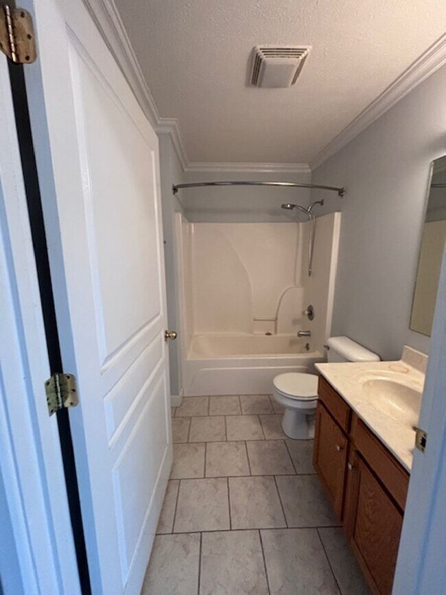 Building Photo - 117 Croghan Way