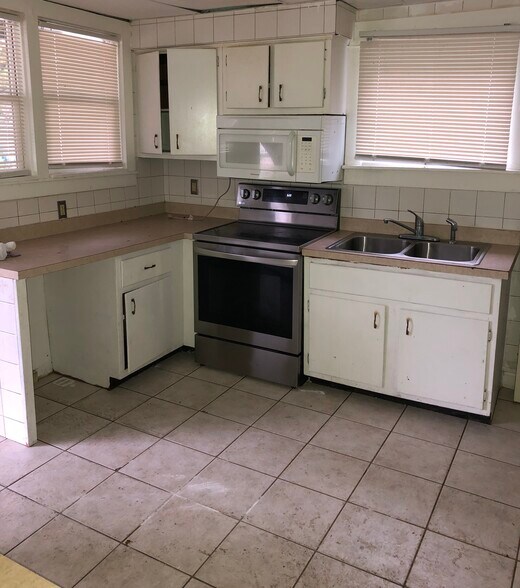 Building Photo - 230 S Pennsylvania Ave