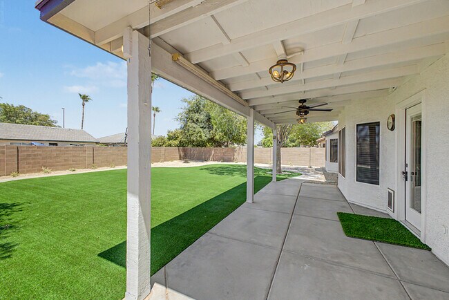 Building Photo - 2866 E Toledo Ct
