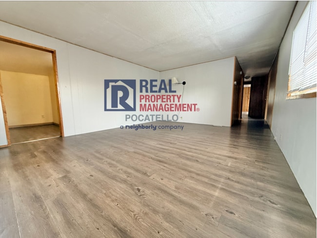 Building Photo - 3 bedroom 1 bath Mobile Home