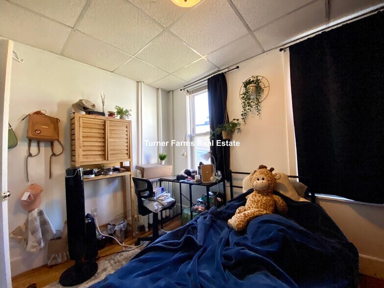 Building Photo - 205 Hillside St