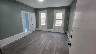 Building Photo - 274 S 8th St