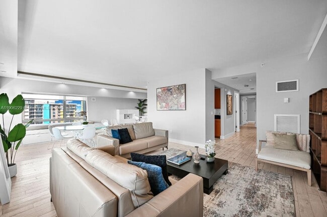 Building Photo - 1435 Brickell Ave