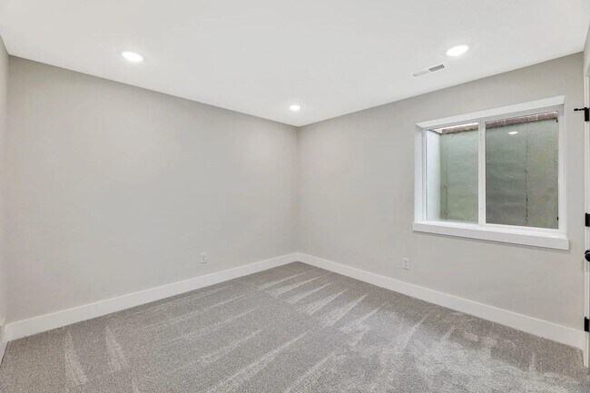 Building Photo - 5424 W 42nd St S