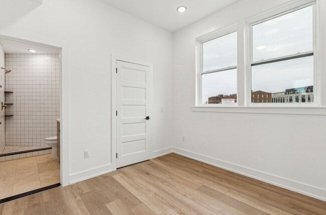 Building Photo - 136-40 E Cumberland St