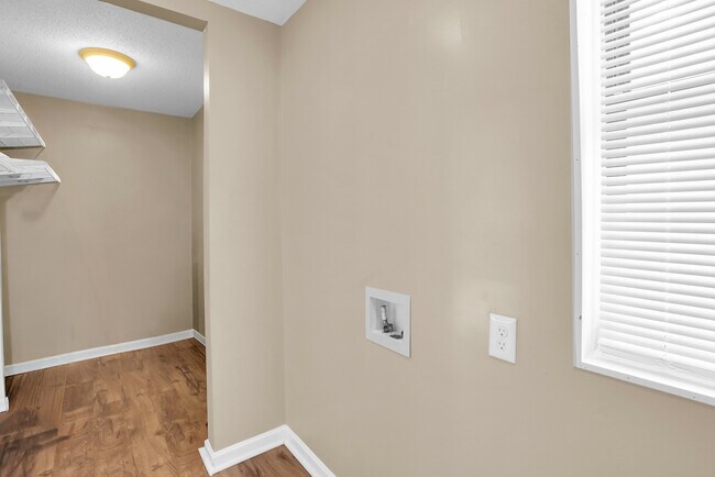 Building Photo - 2222 Bacon Park Dr