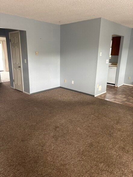 Primary Photo - 2916 Dawn Dr