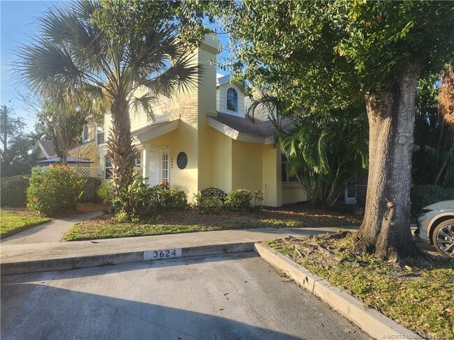 Building Photo - 3624 SW Sunset Trace Cir