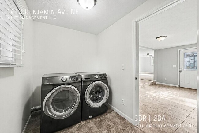 Building Photo - 1413 Benjamin Ave NE