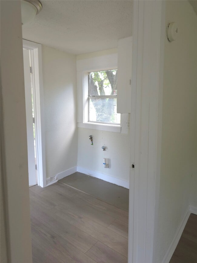 Building Photo - 2204 State Hwy 3