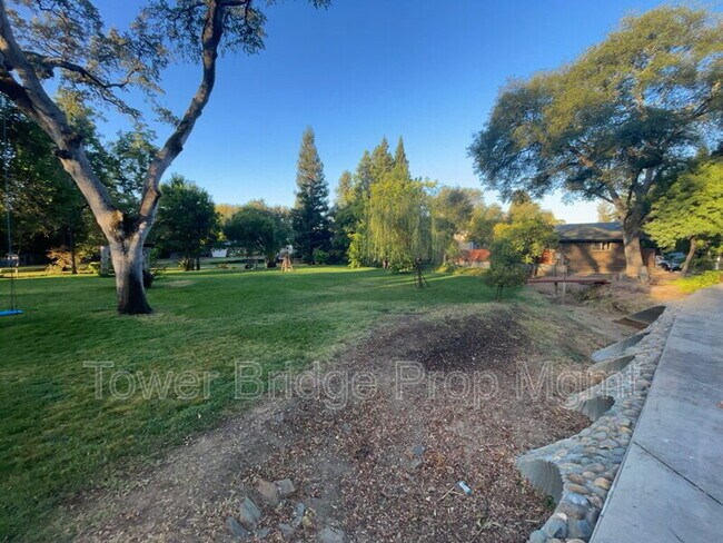 Building Photo - 5770 Hoffman Ln