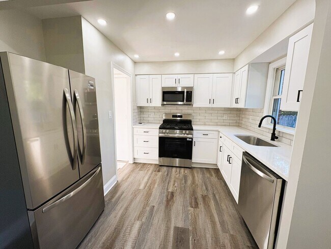 Building Photo - 4-Bedroom Home with Finished Basement & Mo...