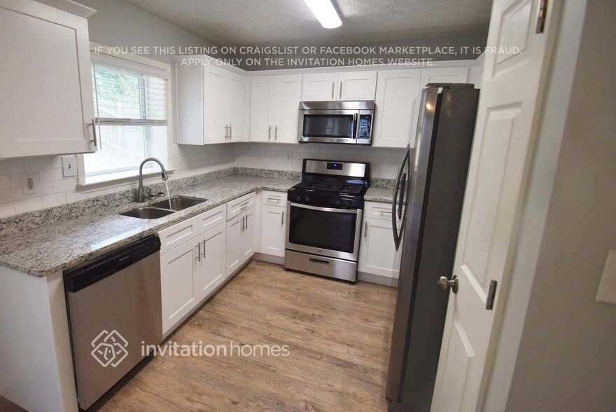 Building Photo - 2546 Plymouth Way