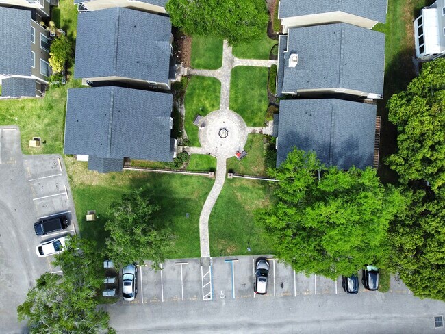 Building Photo - 6020 Scotchwood Glen